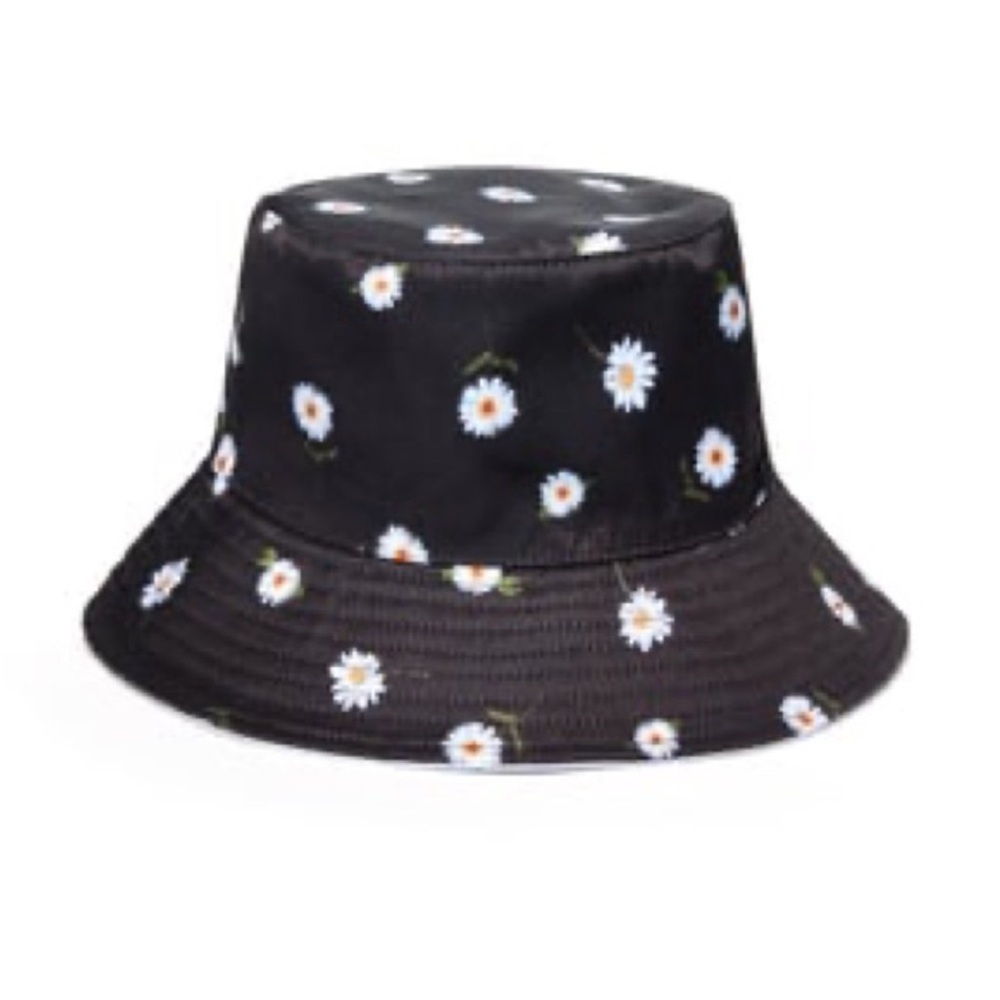 Alice + Olivia bucket hat